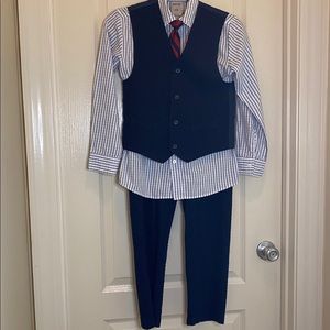 Boys 4 piece Kenneth Cole Reaction suit Size 12